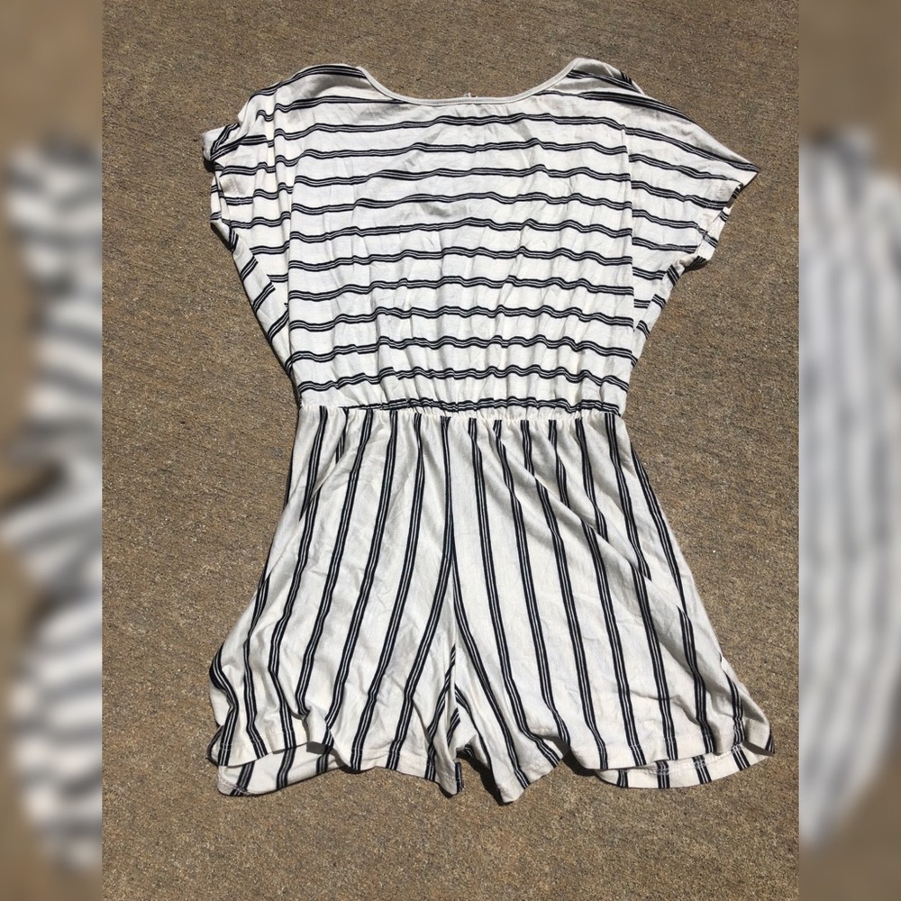 Stripped & stylish, comfortable romper🌴🐚✨